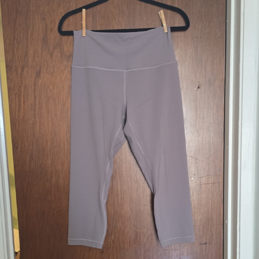 Great Condition 23 inch lululemon athletica Gray/Taupe Leggings